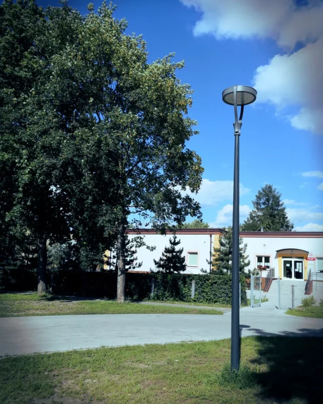 Łask Żłobek Słupy Oświetleniowe prod. Agra